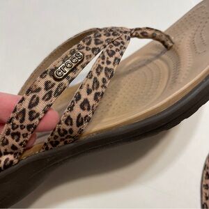 Crocs sandals comfort size 9 leopard
